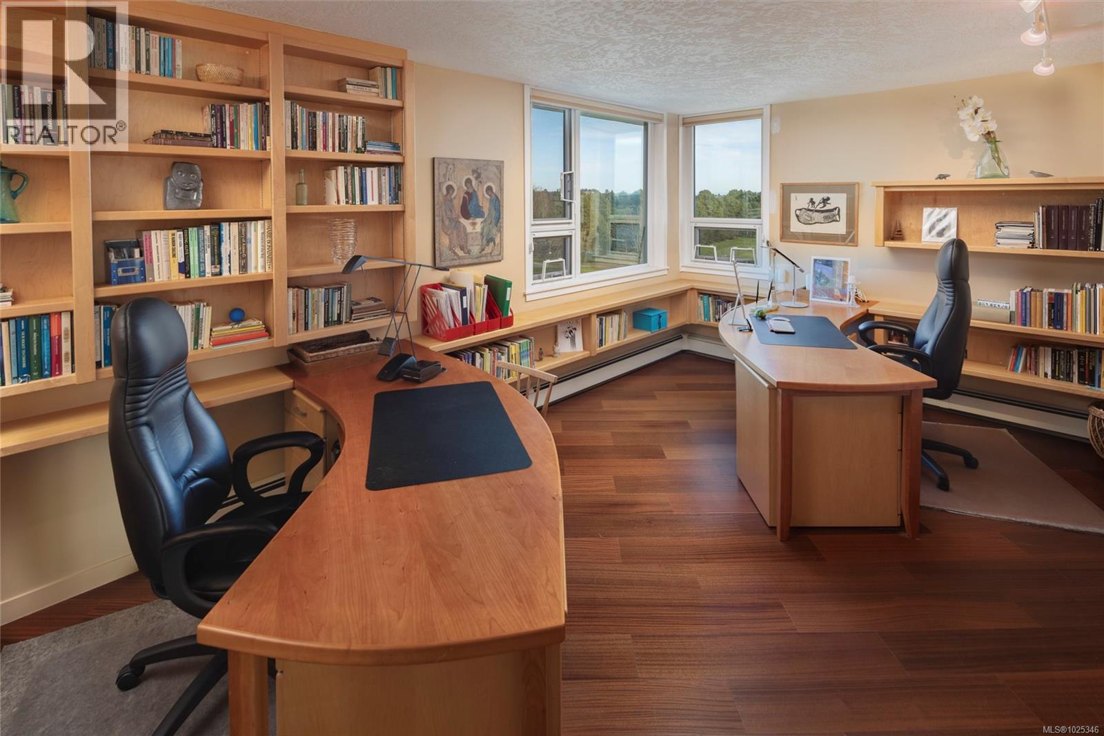 902 670 Dallas Road, Victoria