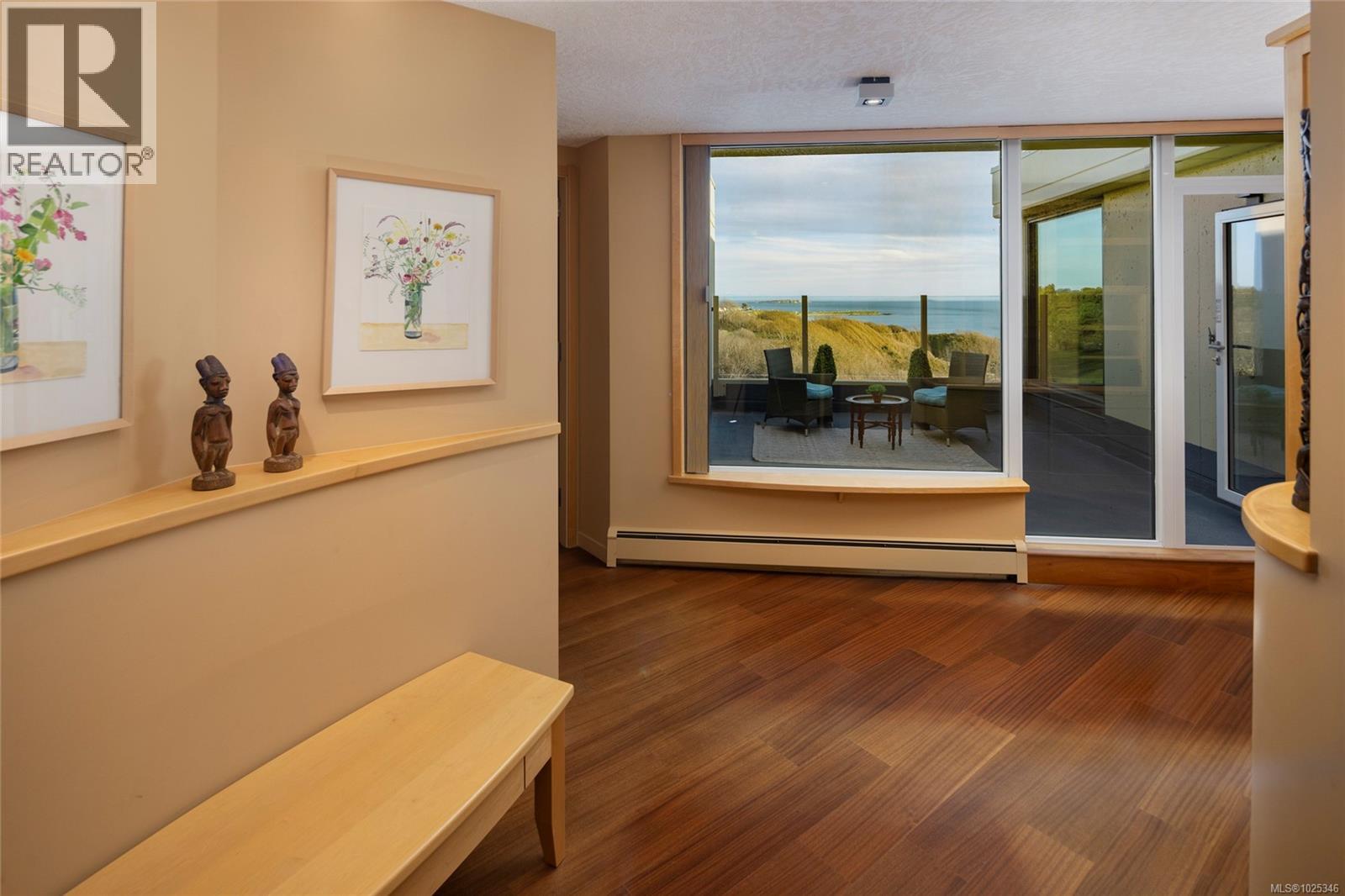 902 670 Dallas Road, Victoria