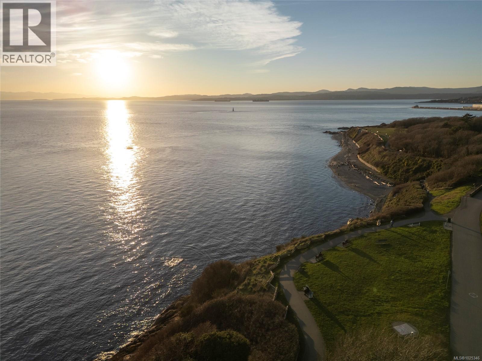 902 670 Dallas Road, Victoria