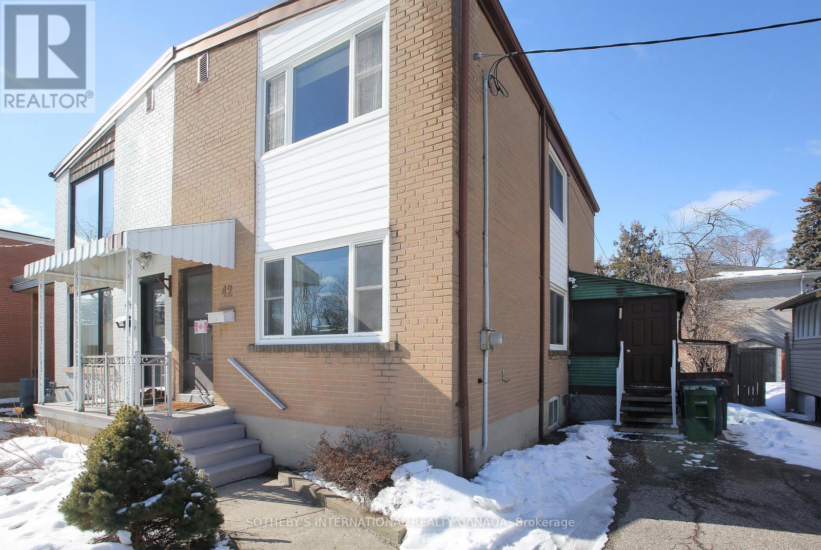 42 VAN STASSEN BOULEVARD - Photo 3 of 24, Toronto (Lambton Baby Point), Ontario