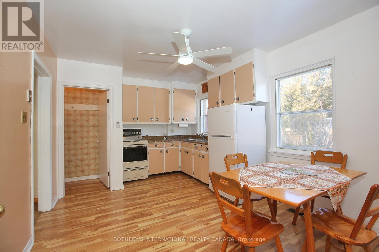 42 VAN STASSEN BOULEVARD - Photo 5 of 24, Toronto (Lambton Baby Point), Ontario