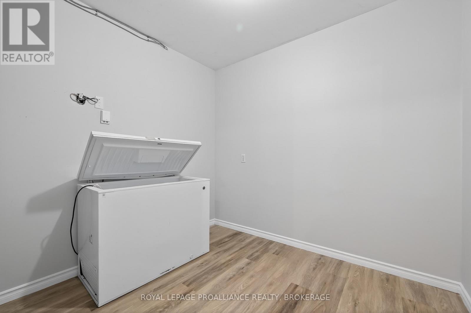 #313 310 KINGSDALE AVENUE - 23