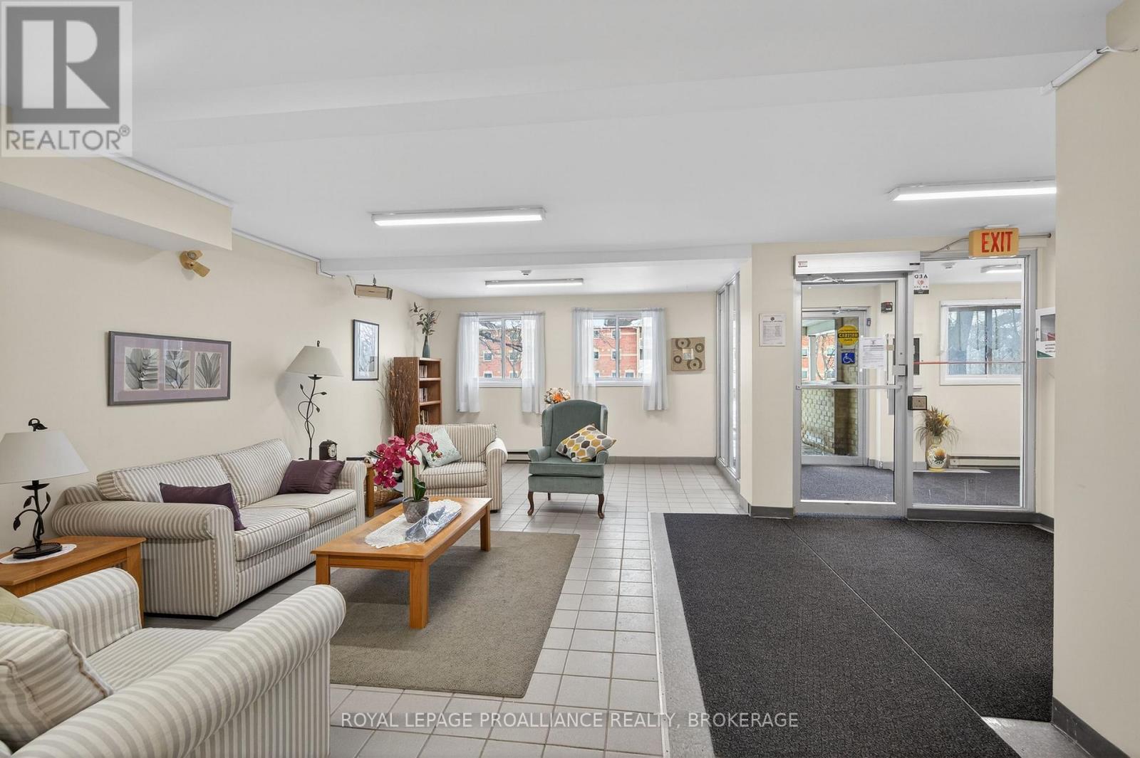 #313 310 KINGSDALE AVENUE - 4