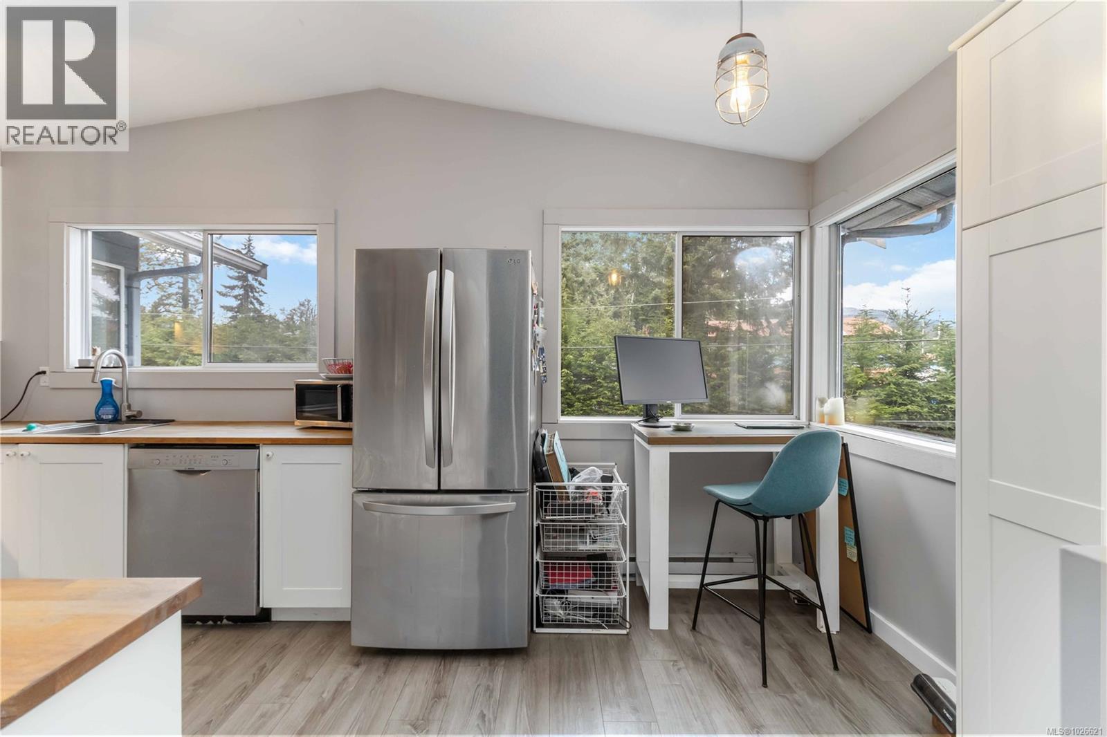 6 6110 Seabroom Rd, Sooke