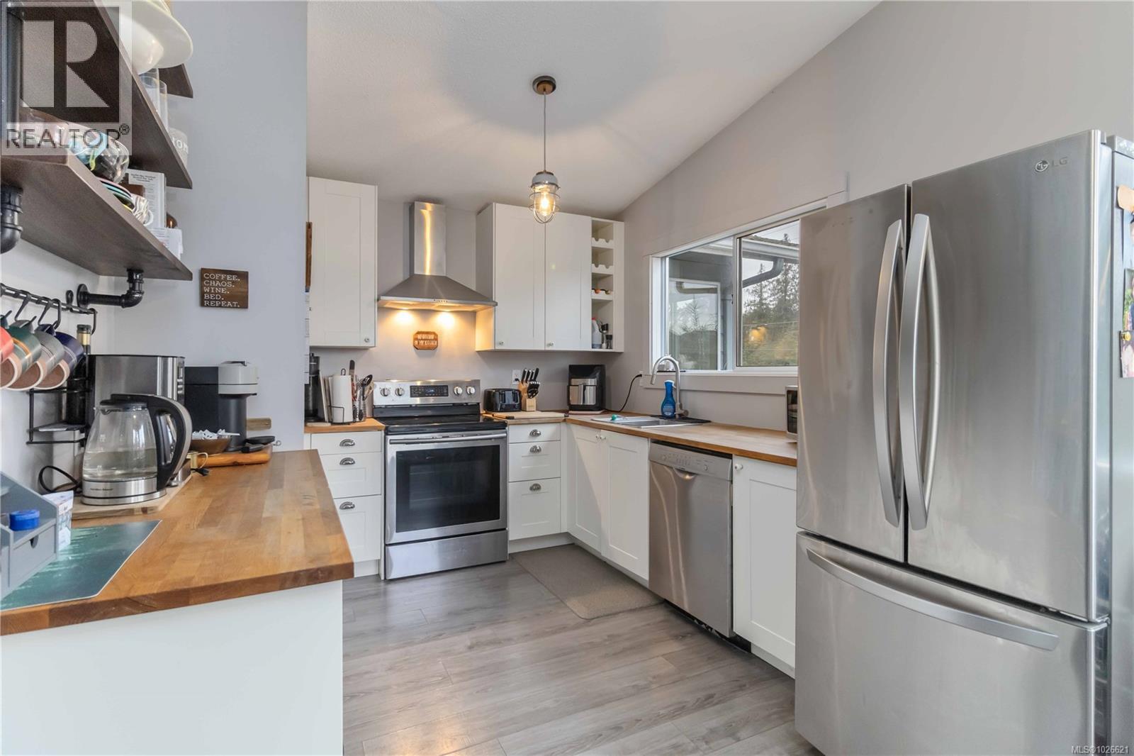 6 6110 Seabroom Rd, Sooke