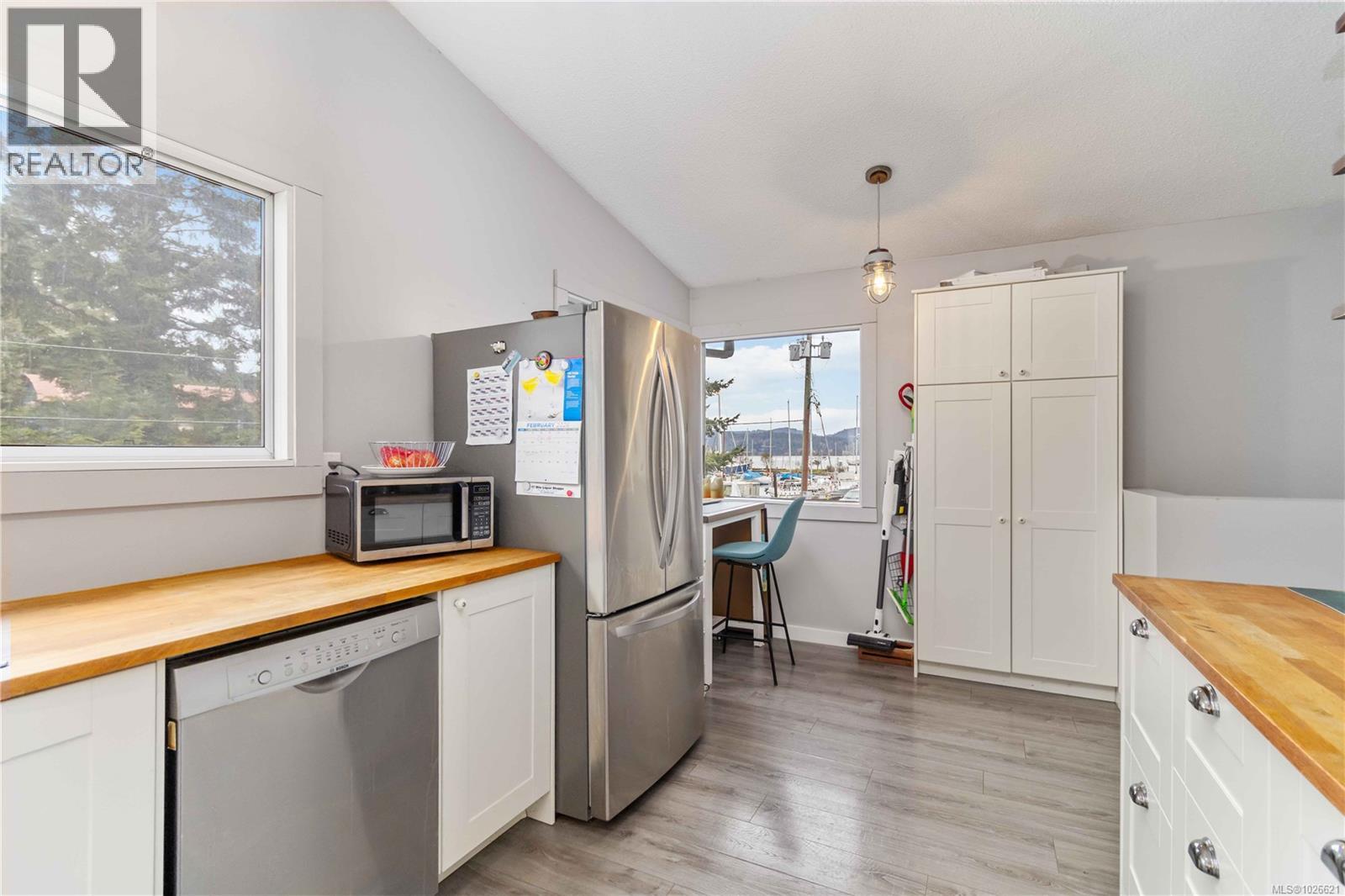 6 6110 Seabroom Rd, Sooke