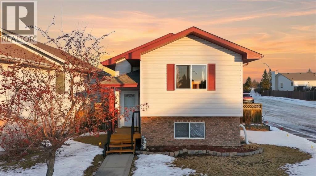 1 Duval Crescent - Main photo, Red Deer, Alberta