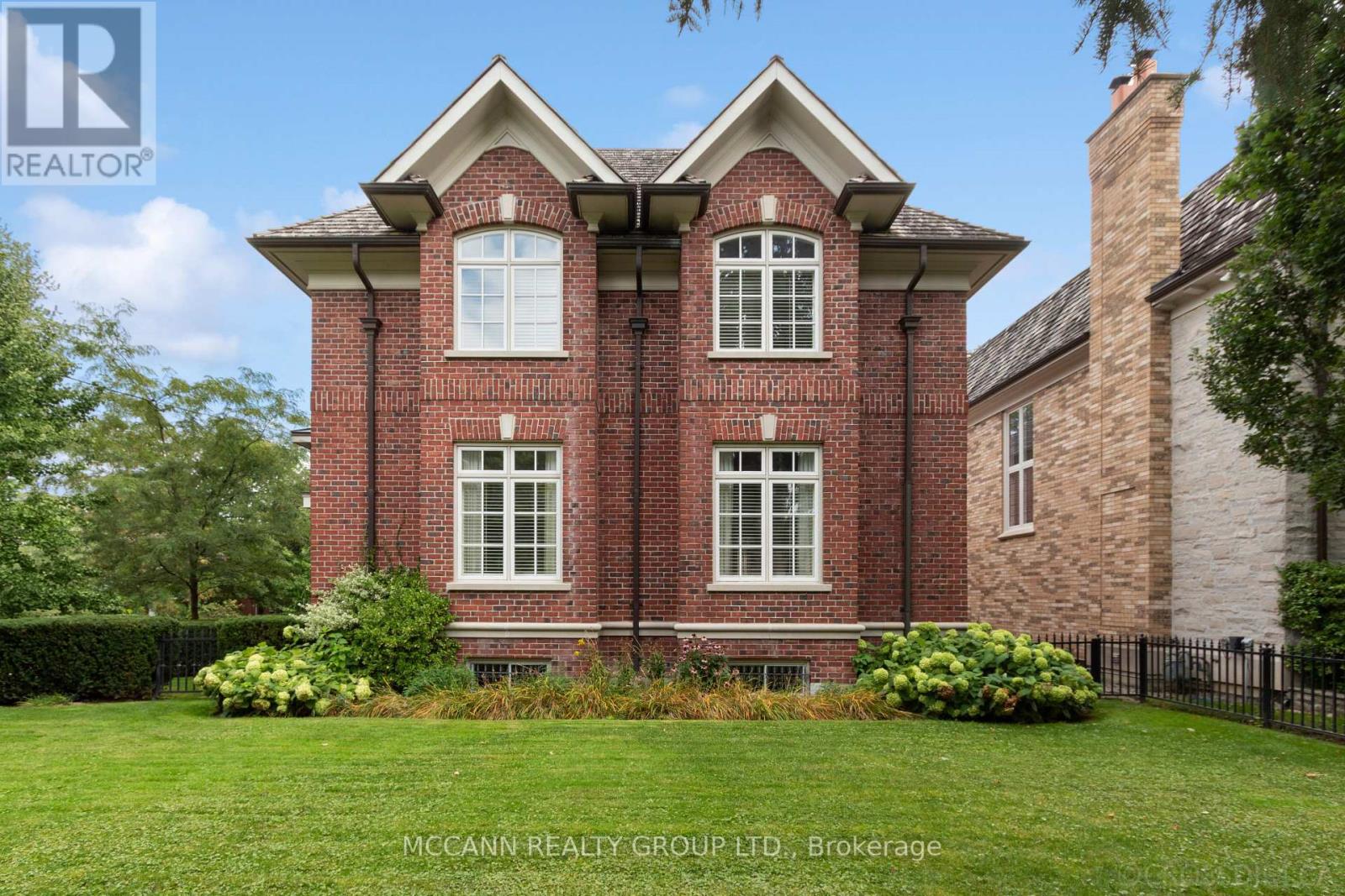 21 DE VERE GARDENS - Photo 2 of 50, Toronto (Bedford Park-Nortown), Ontario