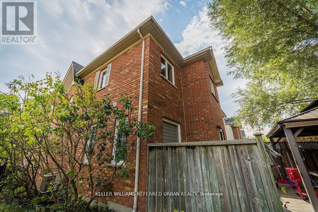 #68 16 SPRUCEDALE WAY - 29