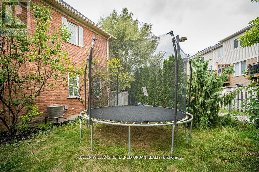#68 16 SPRUCEDALE WAY - 32