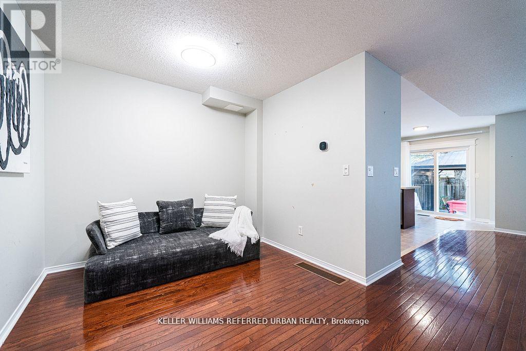#68 16 SPRUCEDALE WAY - 4