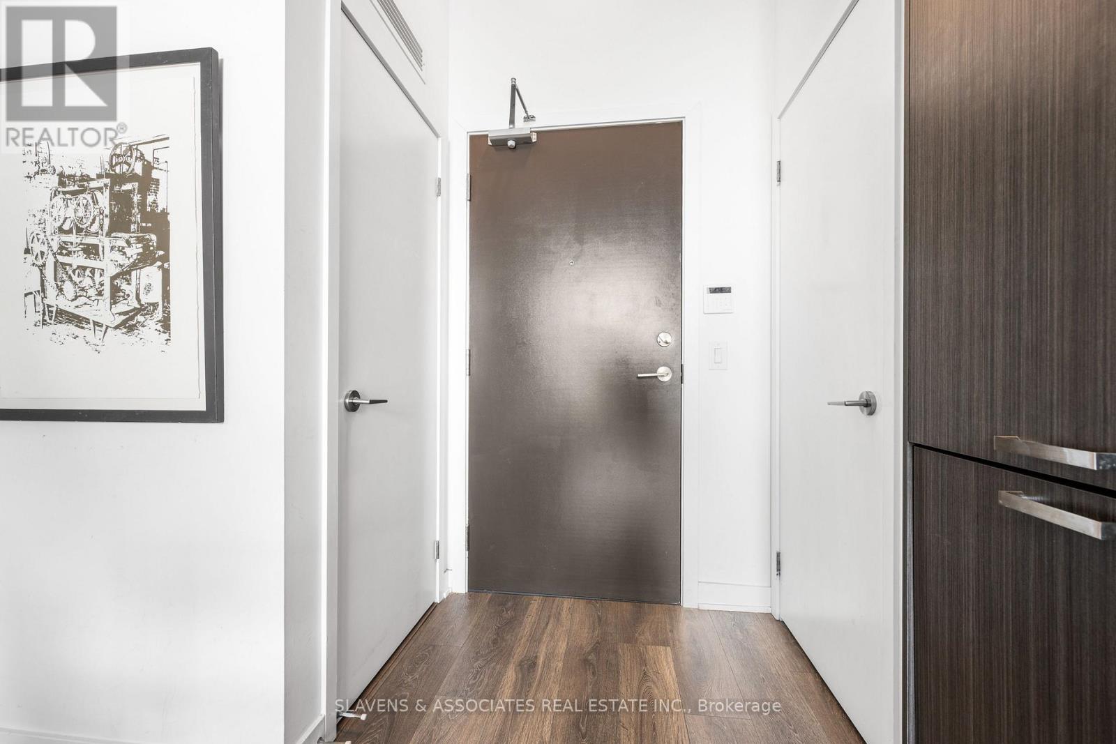 60 Honeycrisp Unit 223 photo 4