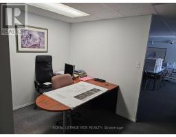 Lower Cubicle - 411 Queen Street, Newmarket, ON L3Y2G9 Photo 7