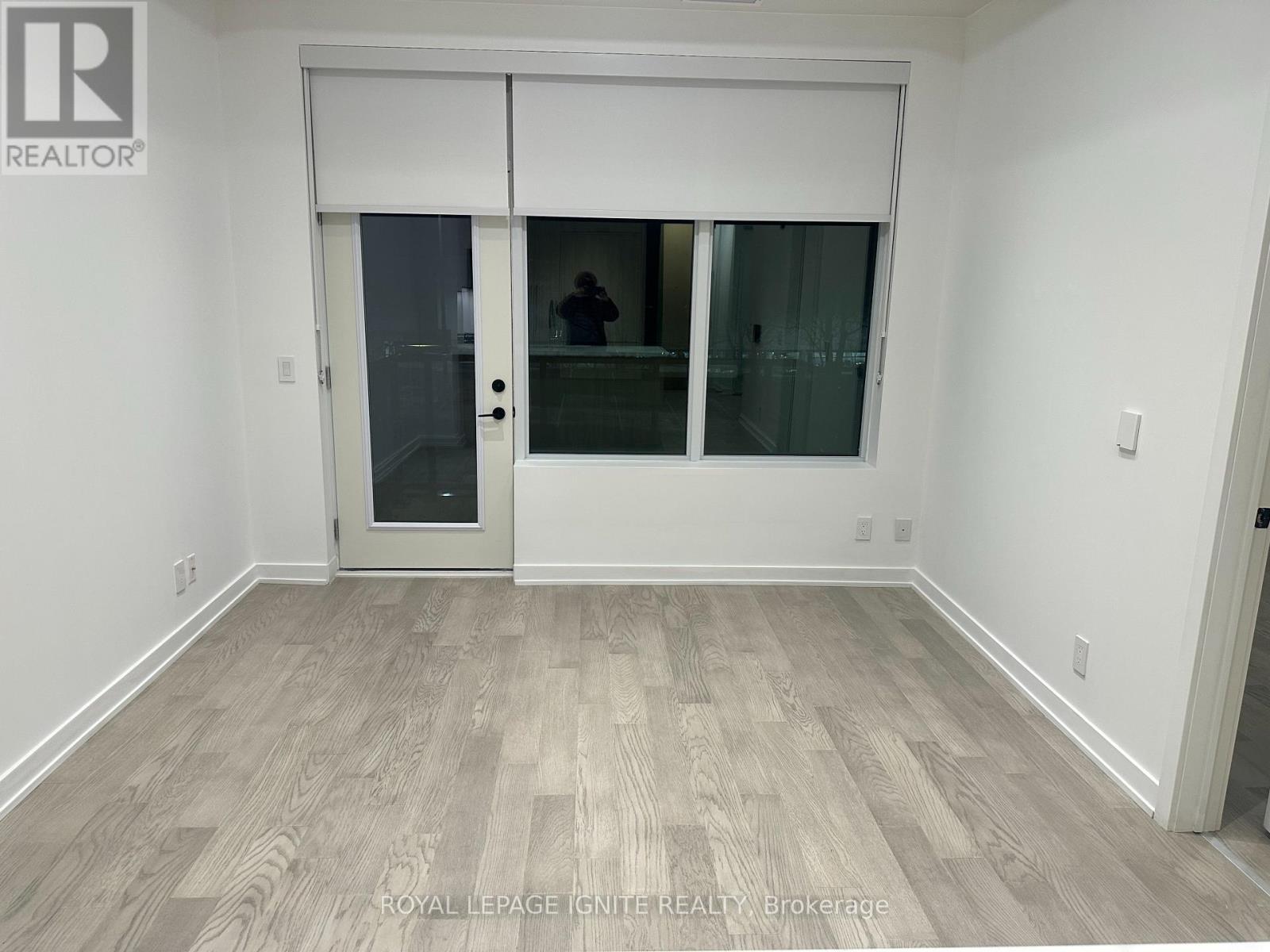 207 - 123 MAURICE DRIVE - Photo 3 of 21, Oakville (CO Central), Ontario