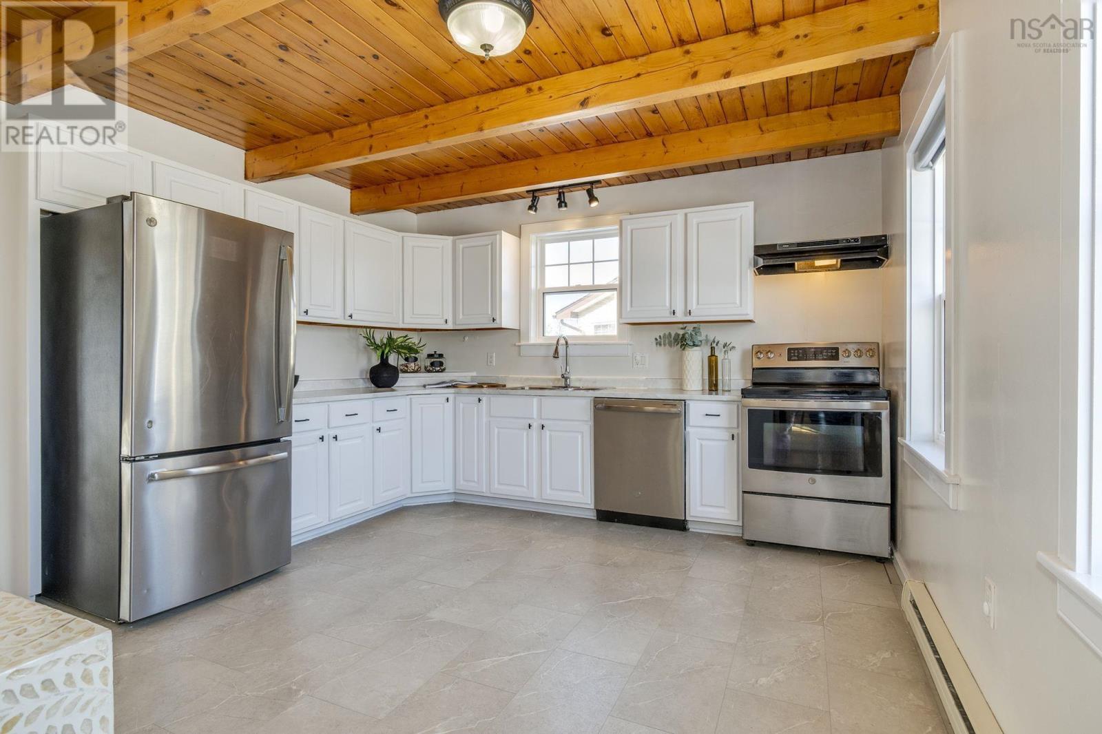 Property 10 of 50 of 49/51 Ascot Way