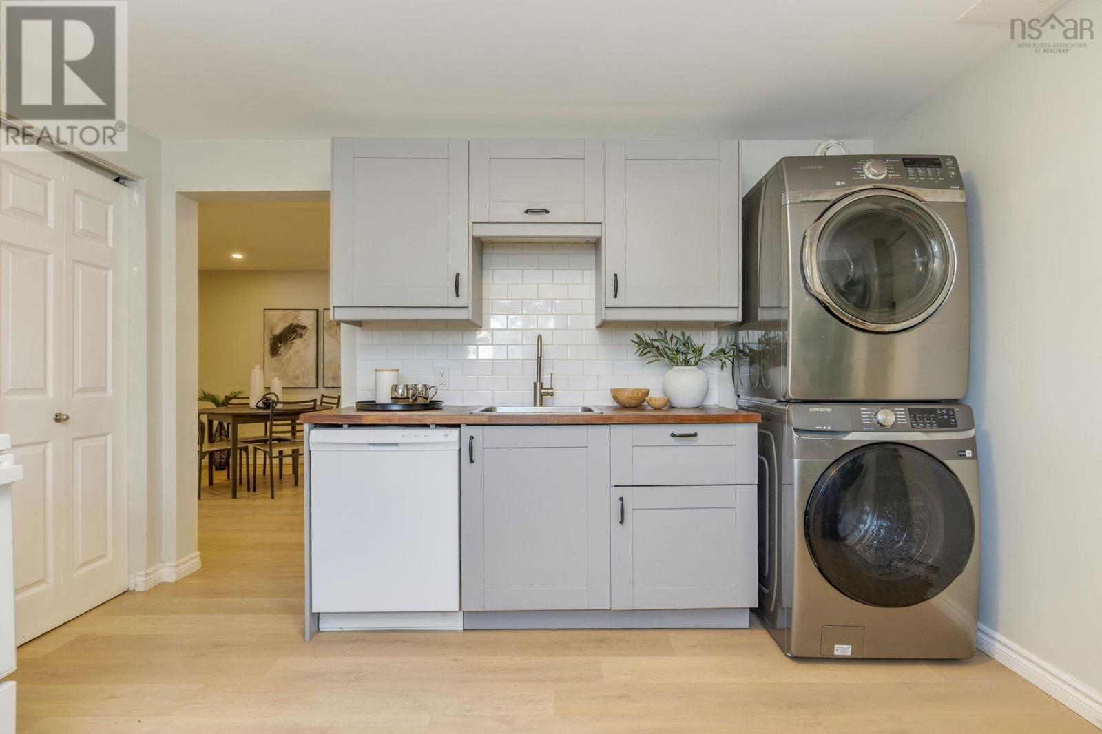 Property 33 of 50 of 49/51 Ascot Way