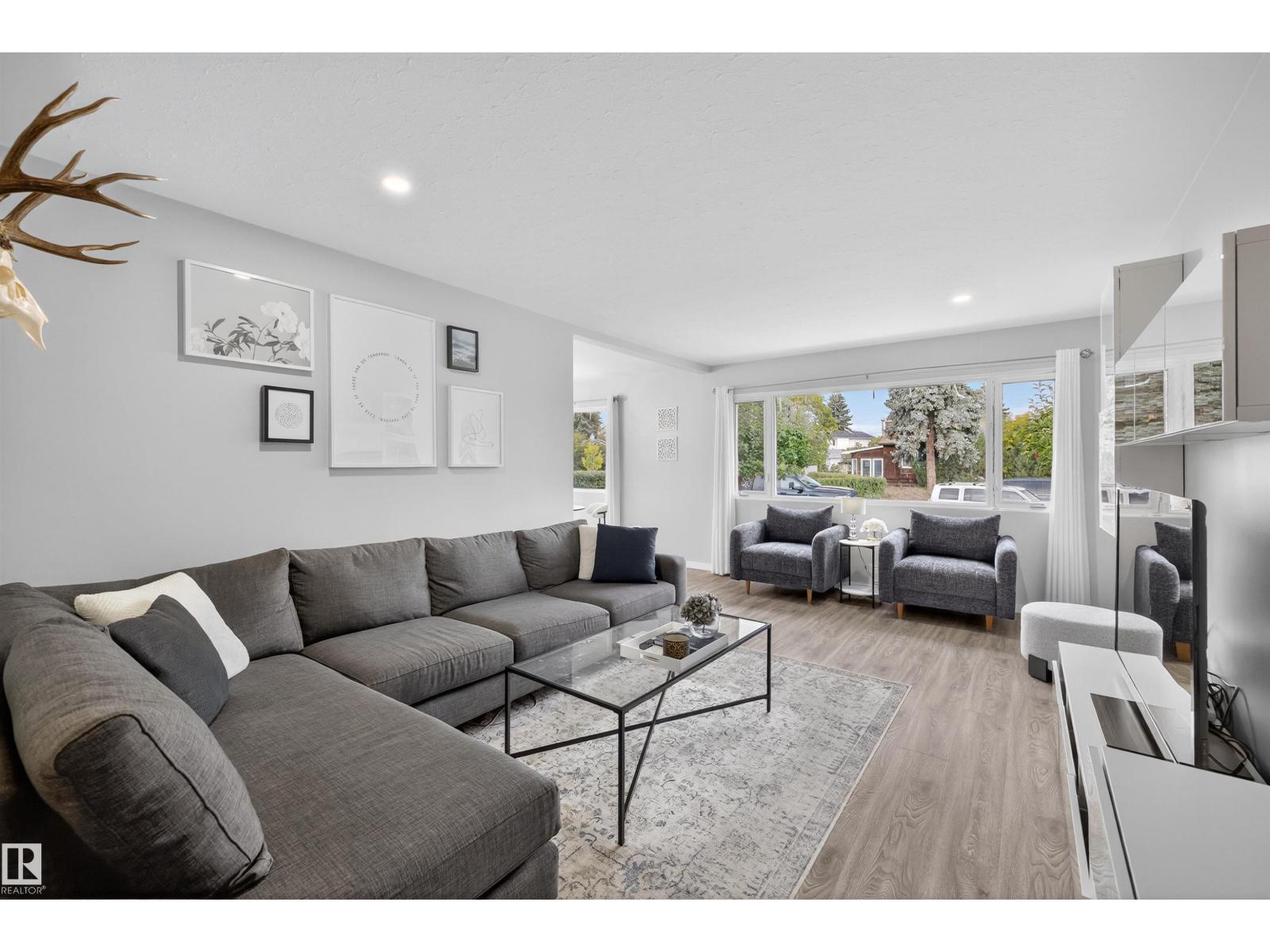 7719 71 AV NW - Photo 3 of 44, Edmonton, Alberta