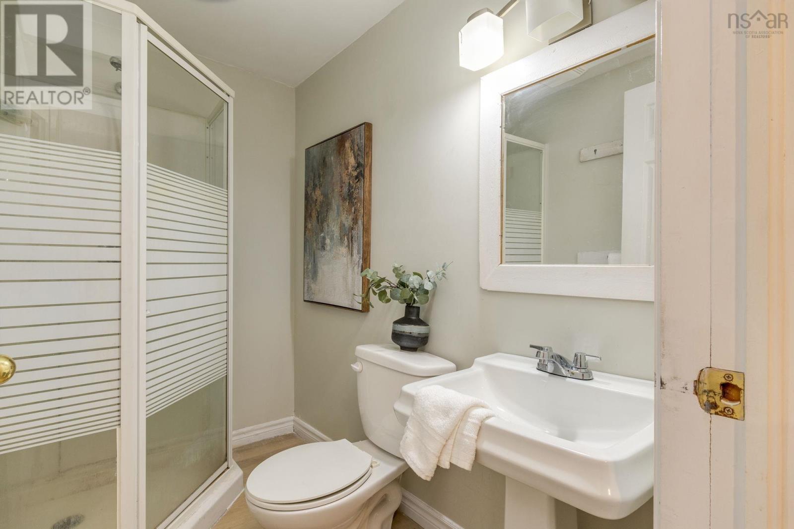 Property 39 of 50 of 49/51 Ascot Way