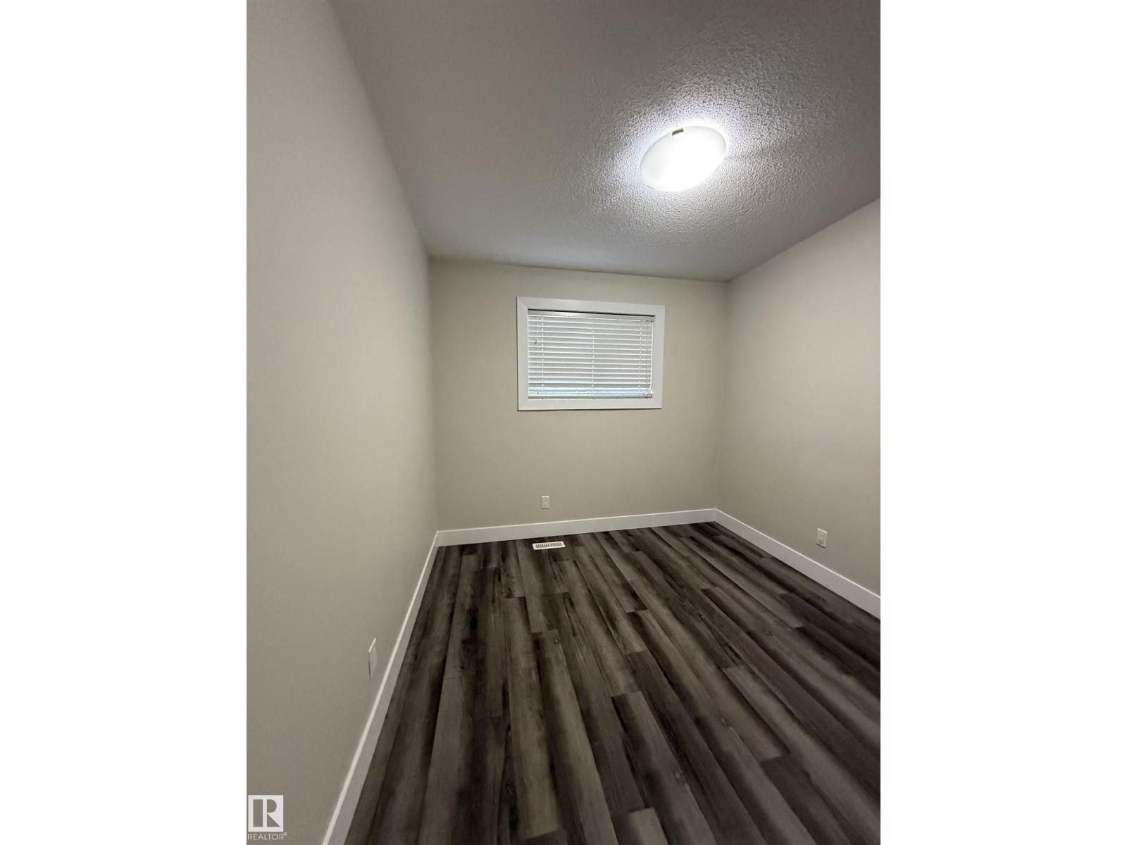 7604 7606 75 ST NW, Edmonton