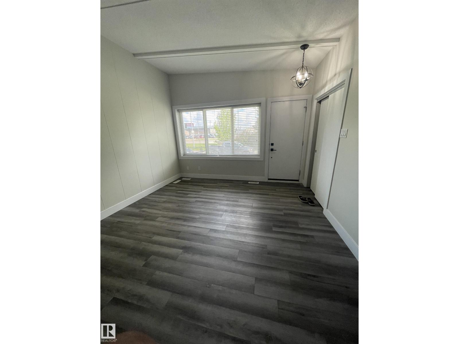 7604 7606 75 ST NW, Edmonton