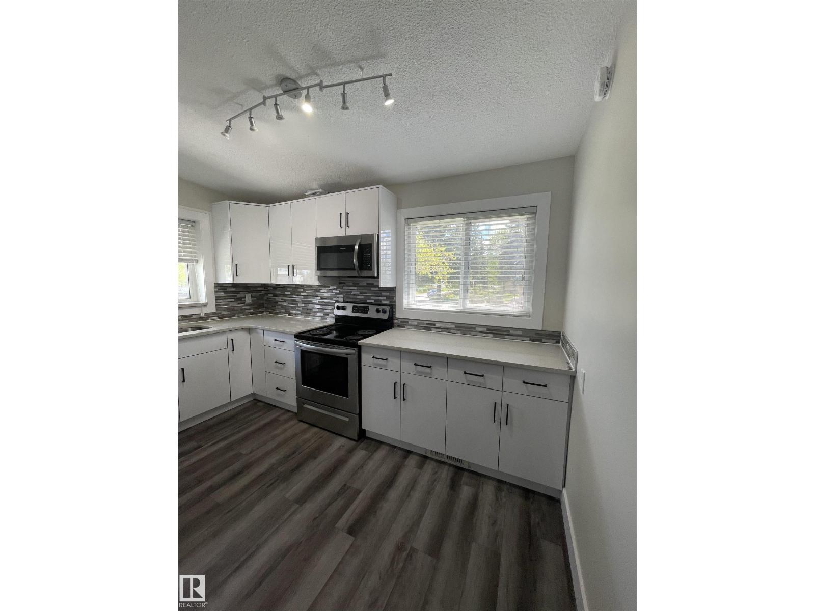 7604 7606 75 ST NW, Edmonton