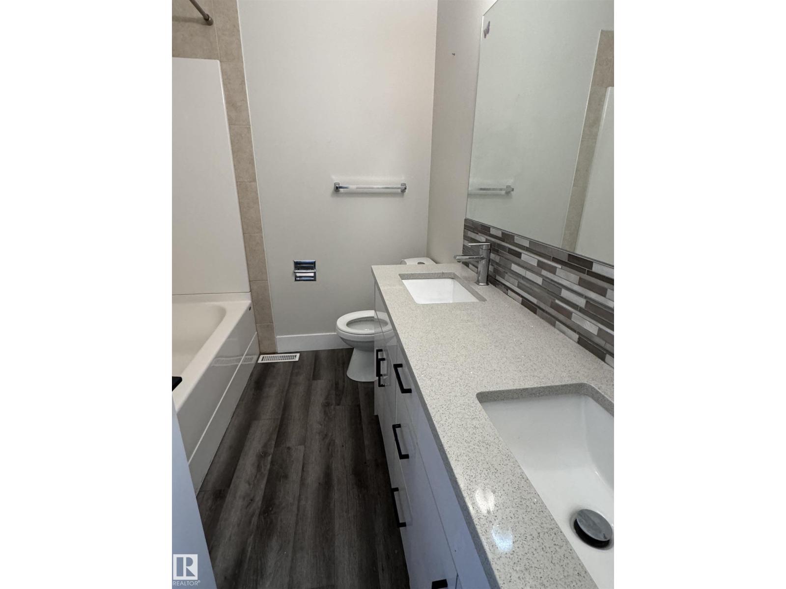 7604 7606 75 ST NW, Edmonton