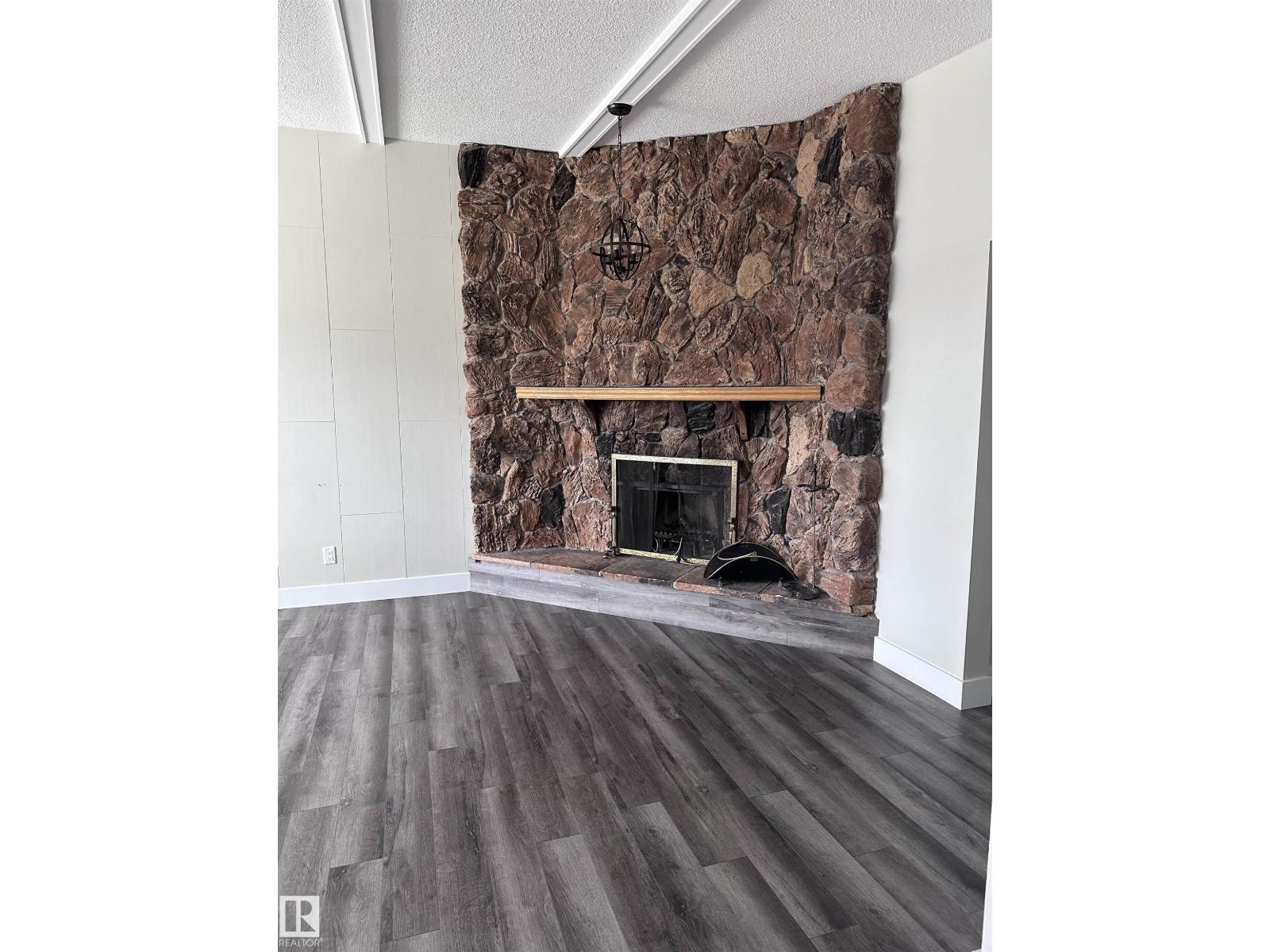 7604 7606 75 ST NW, Edmonton