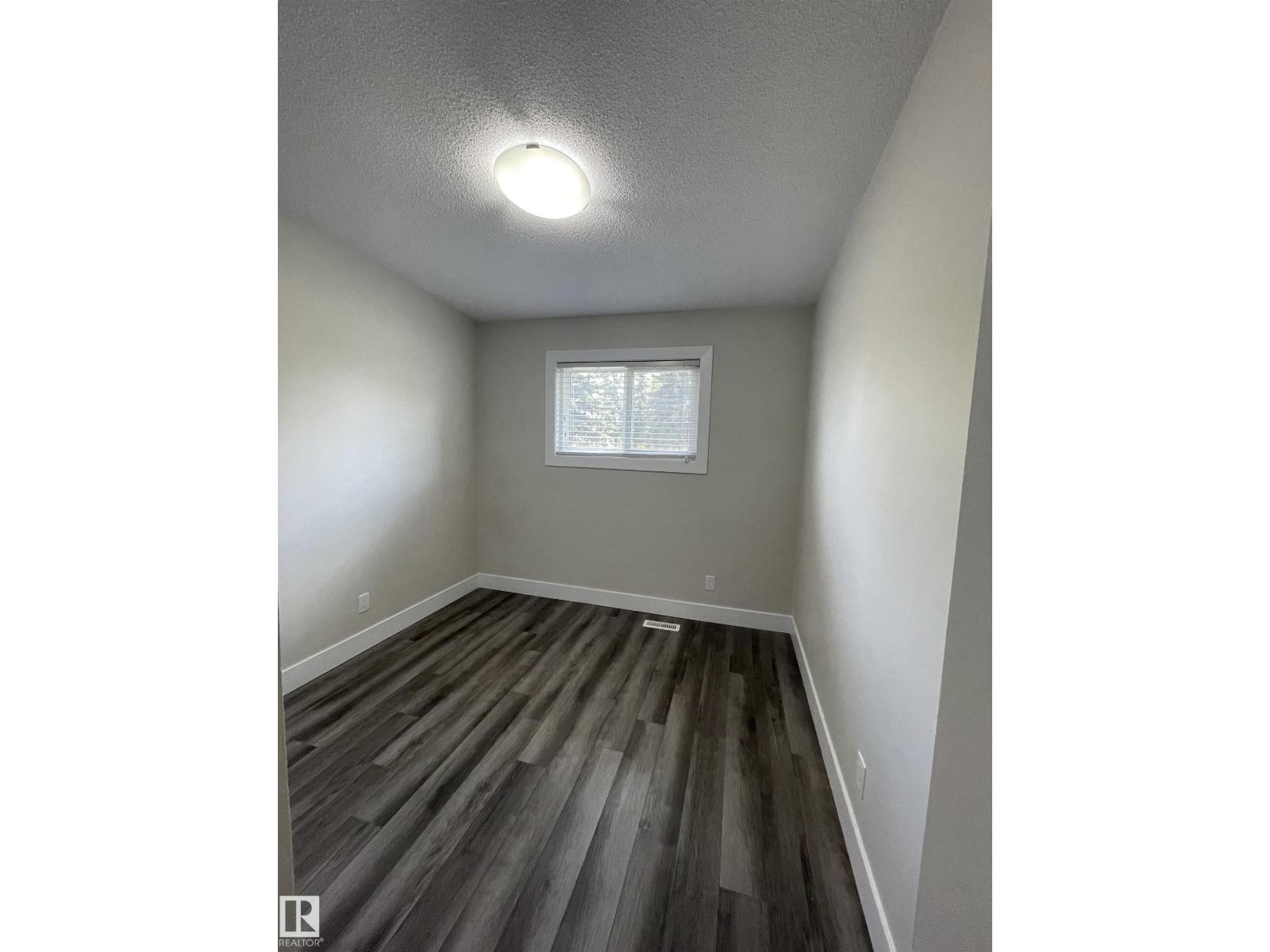 7604 7606 75 ST NW, Edmonton
