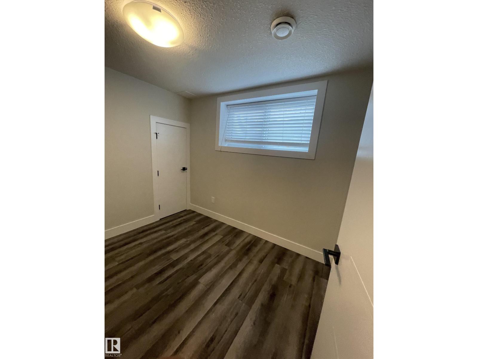 7604 7606 75 ST NW, Edmonton