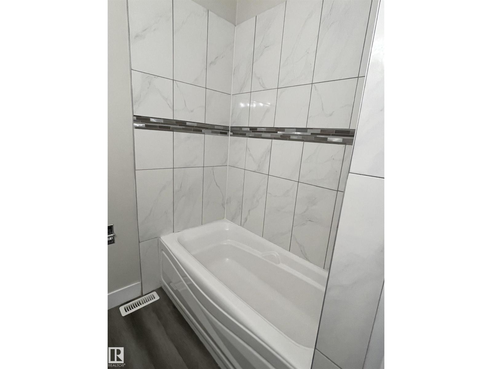 7604 7606 75 ST NW, Edmonton