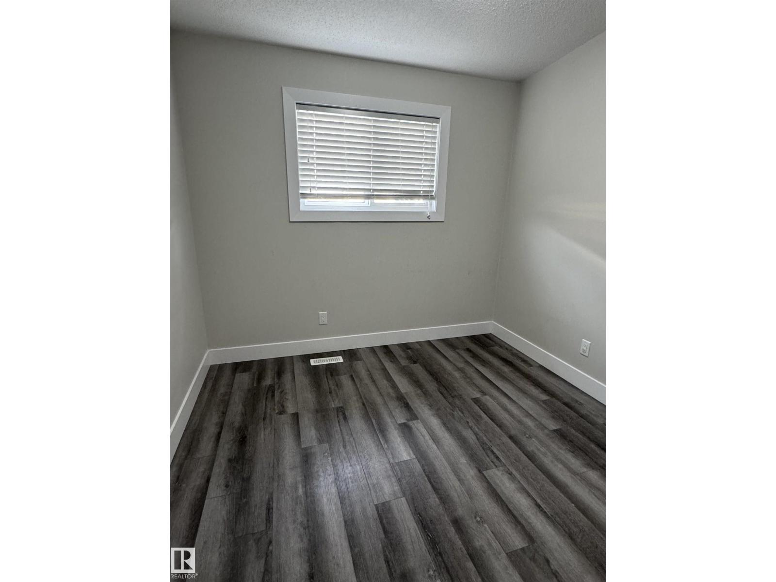 7604 7606 75 ST NW, Edmonton