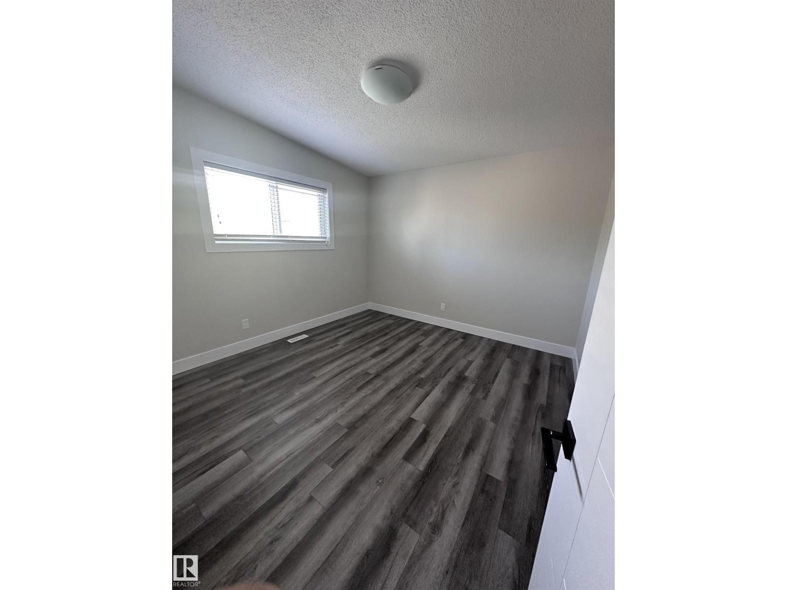 7604 7606 75 ST NW, Edmonton