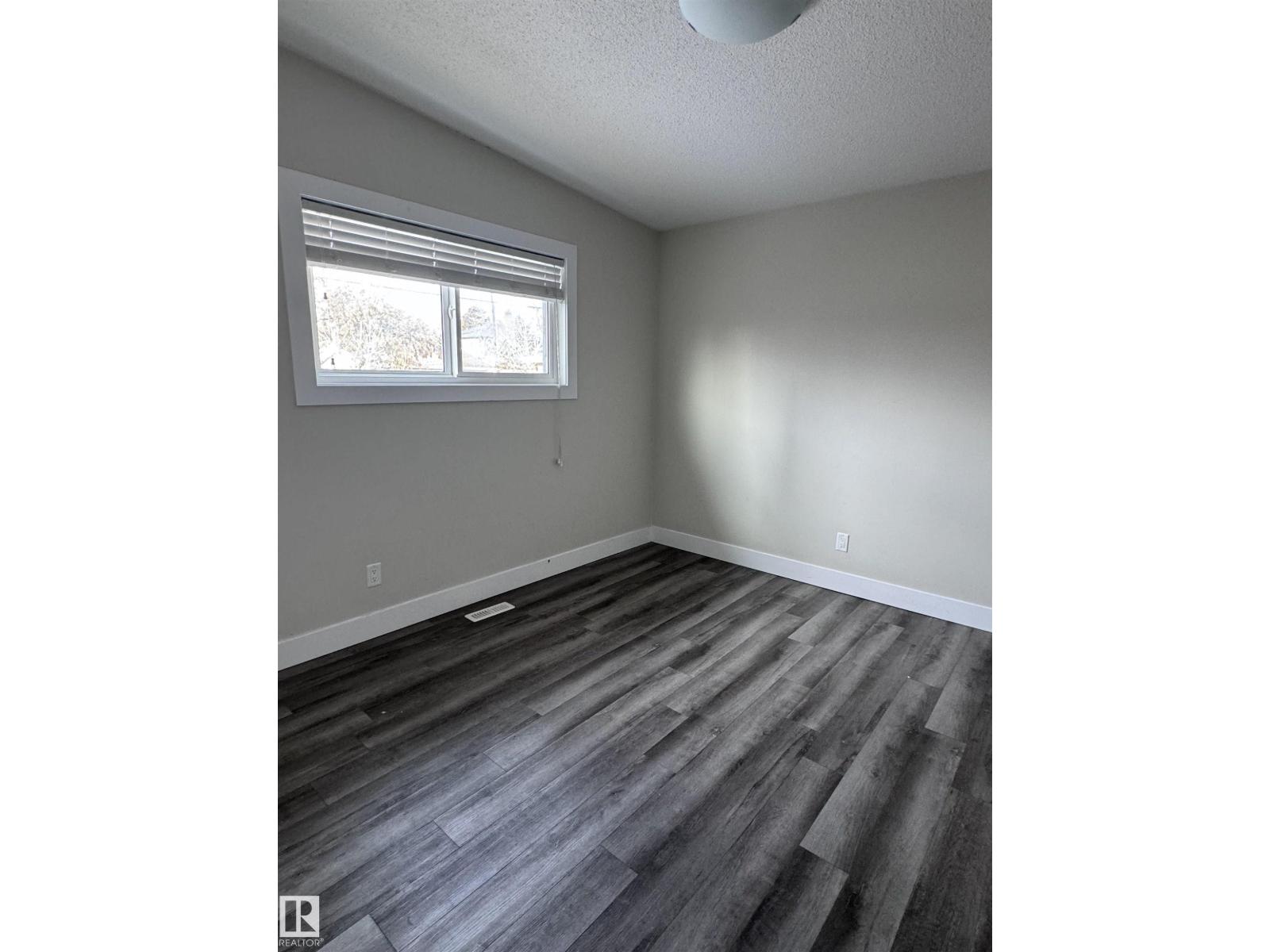 7604 7606 75 ST NW, Edmonton