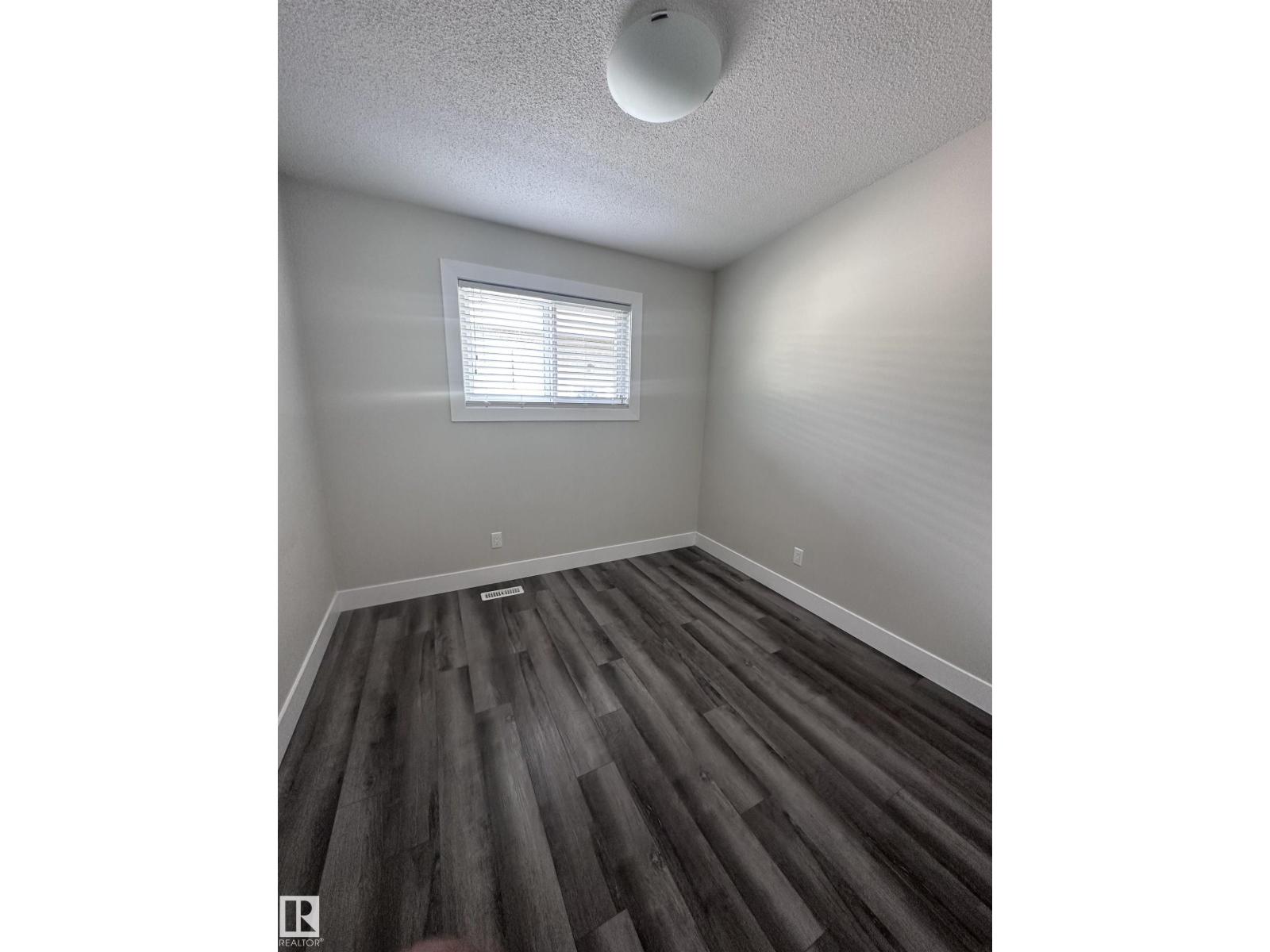 7604 7606 75 ST NW, Edmonton