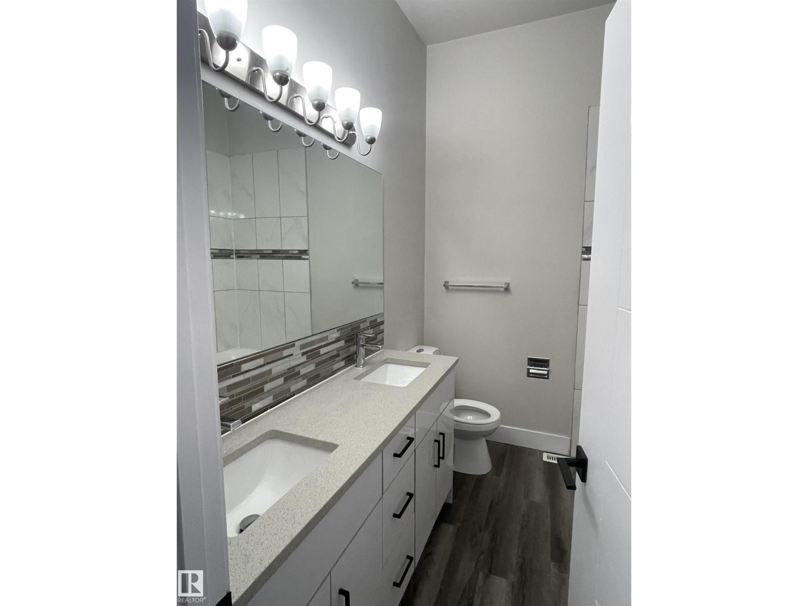 7604 7606 75 ST NW, Edmonton