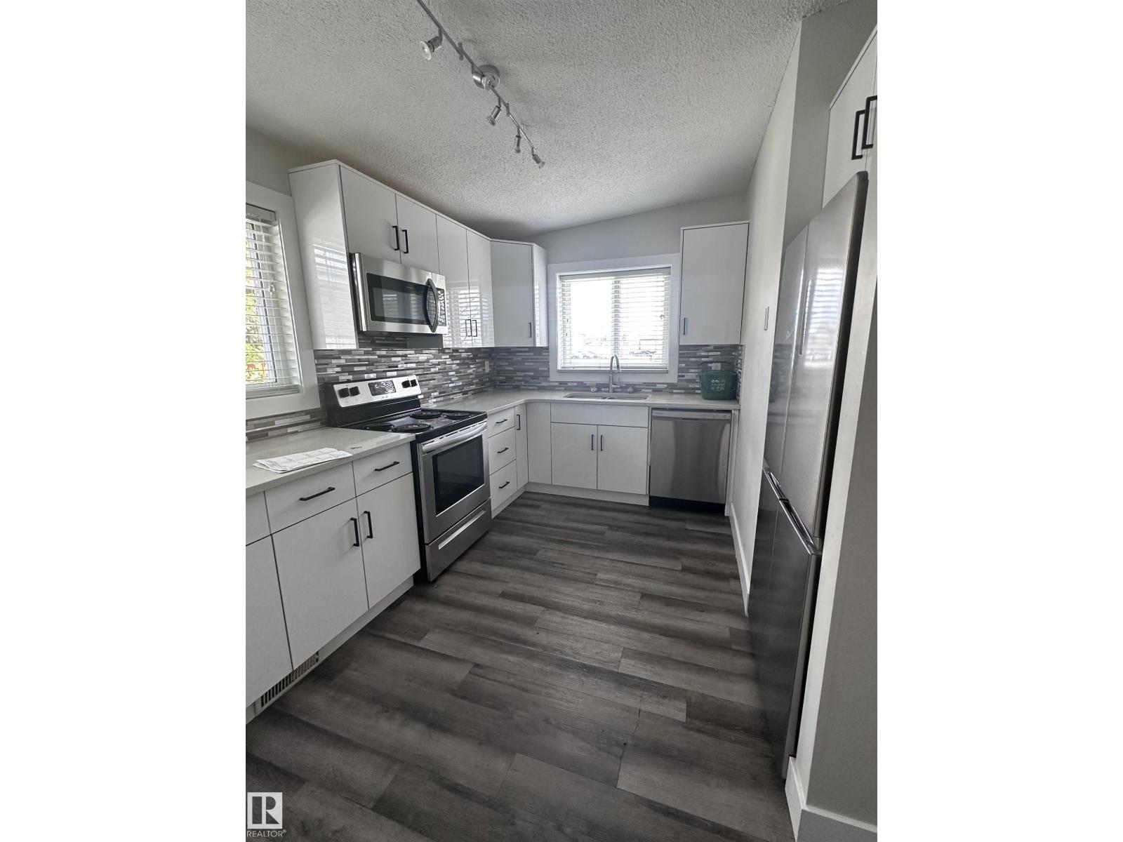 7604 7606 75 ST NW, Edmonton