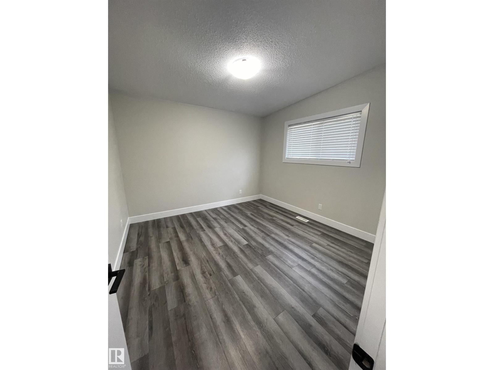 7604 7606 75 ST NW, Edmonton