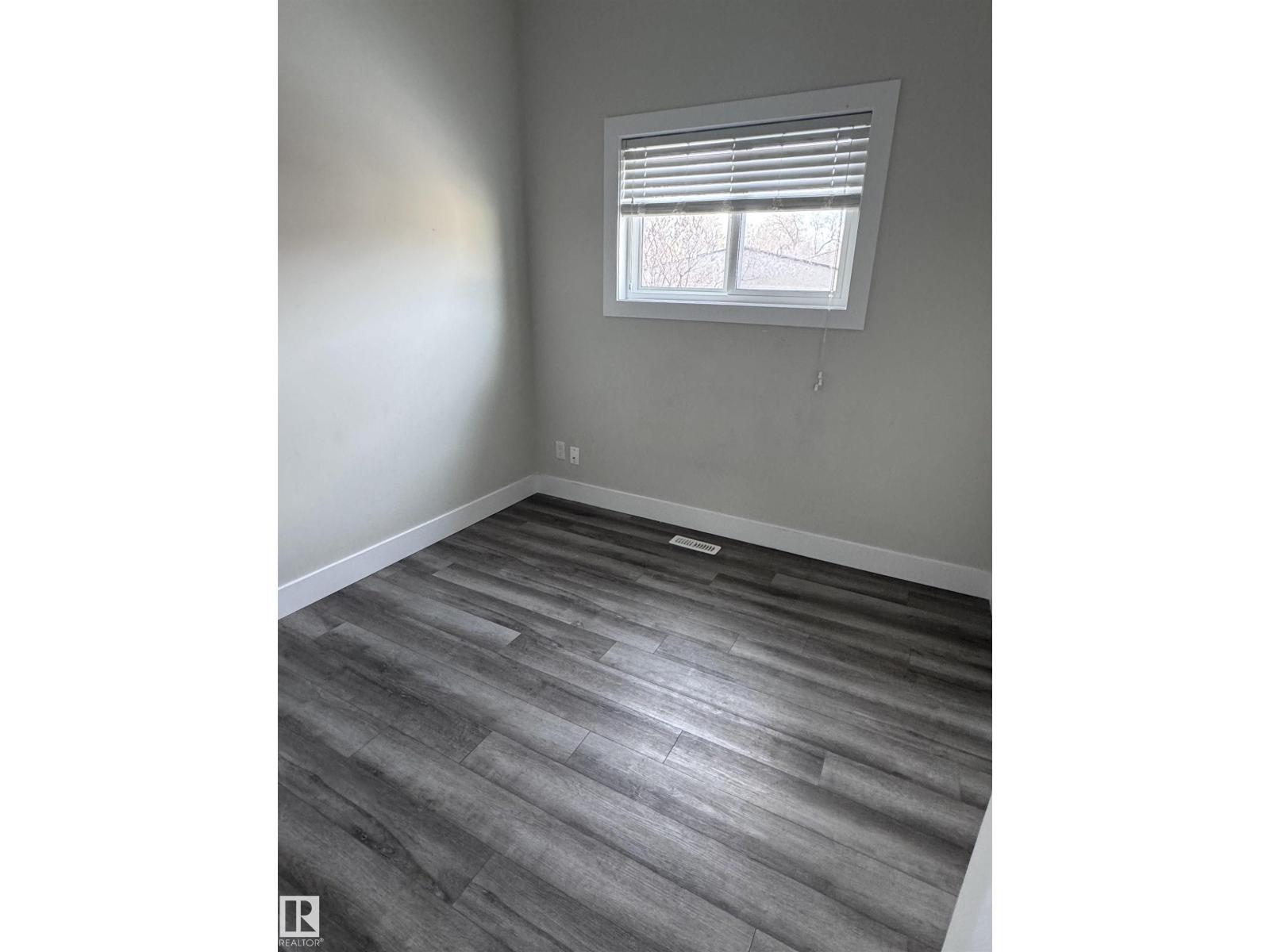 7604 7606 75 ST NW, Edmonton