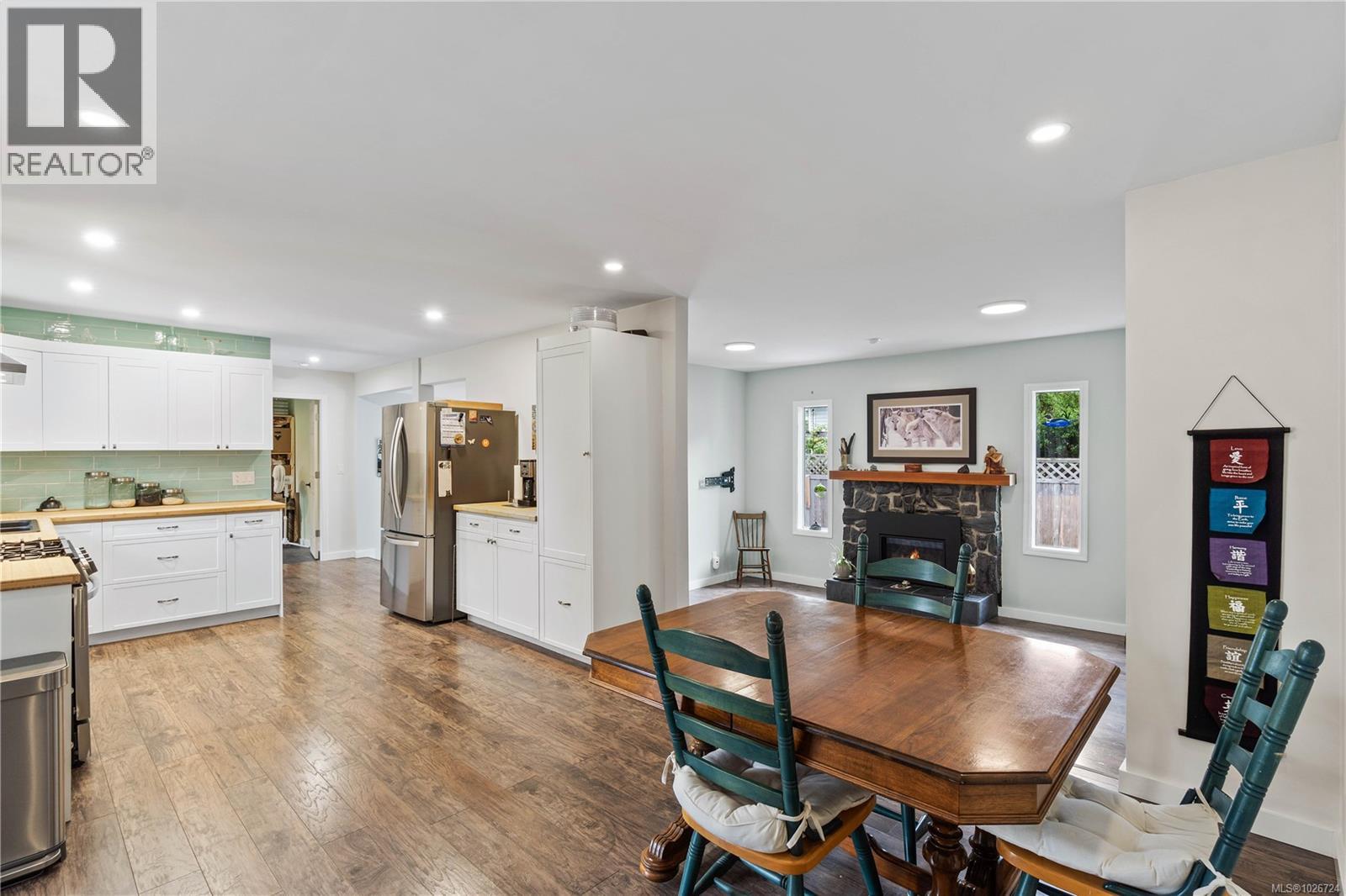 450 Aurora St - 4