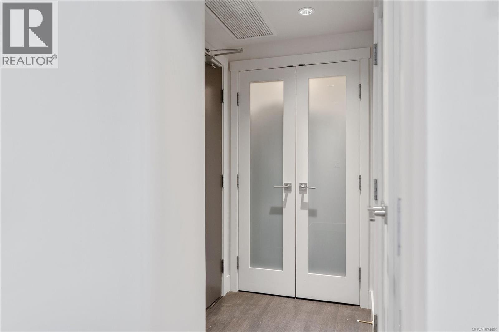 809 83 Saghalie Road, Victoria