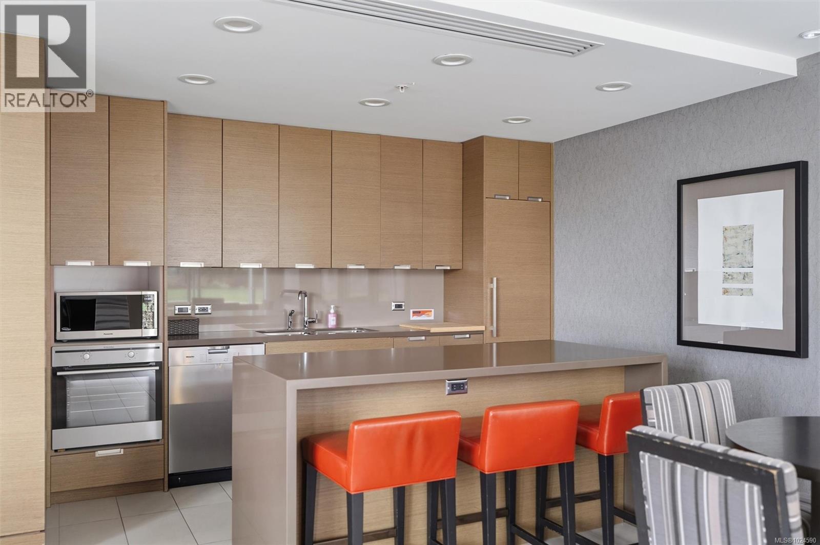 809 83 Saghalie Road, Victoria