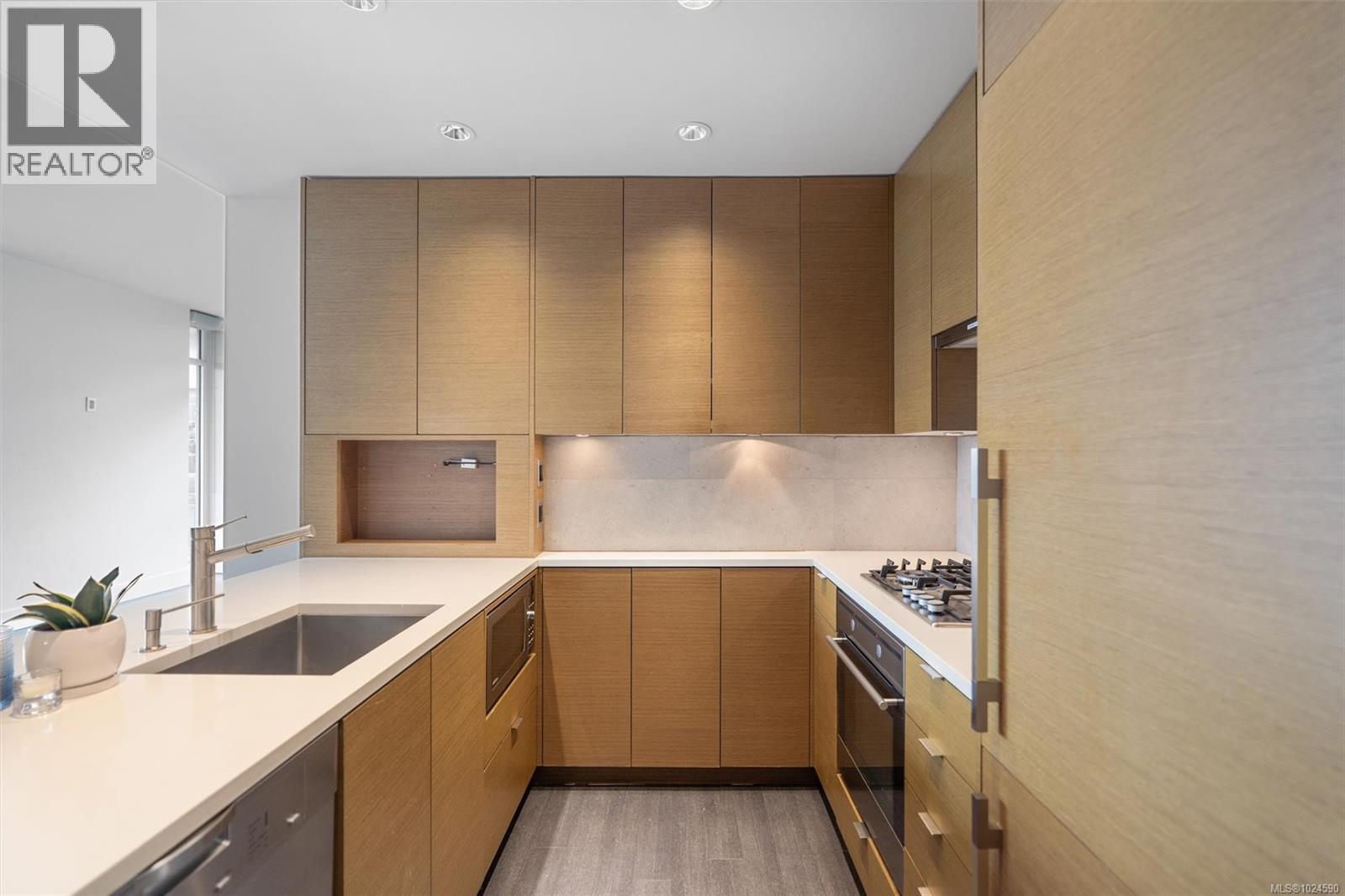 809 83 Saghalie Road, Victoria