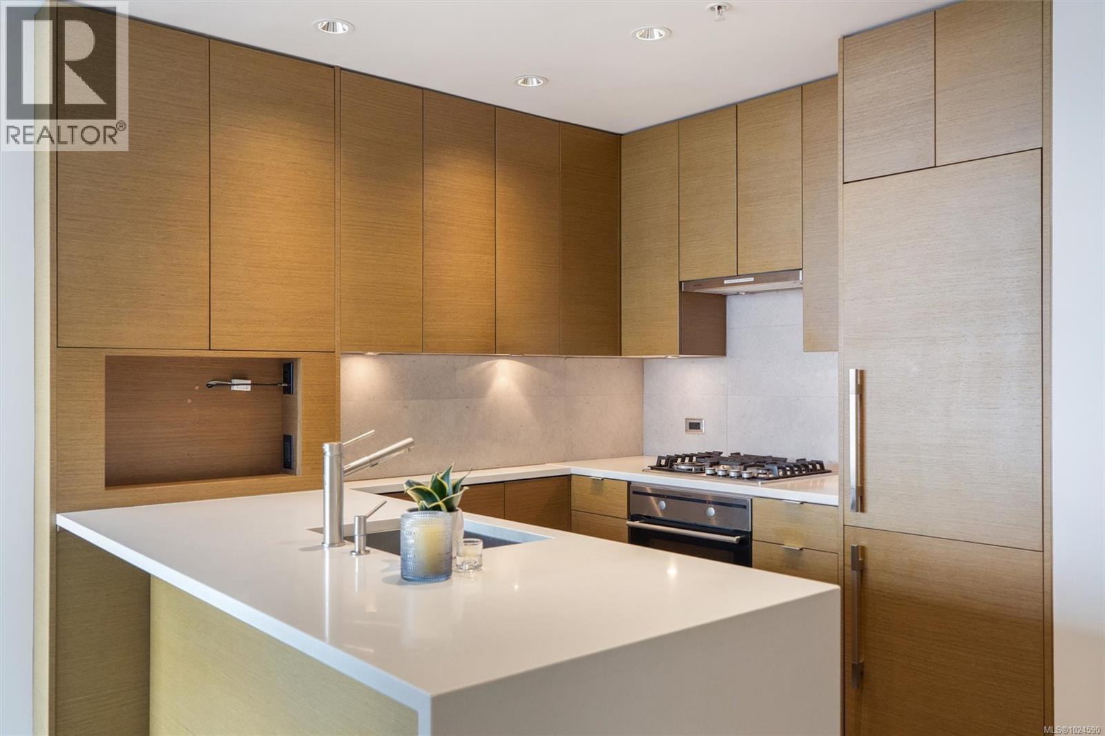 809 83 Saghalie Road, Victoria