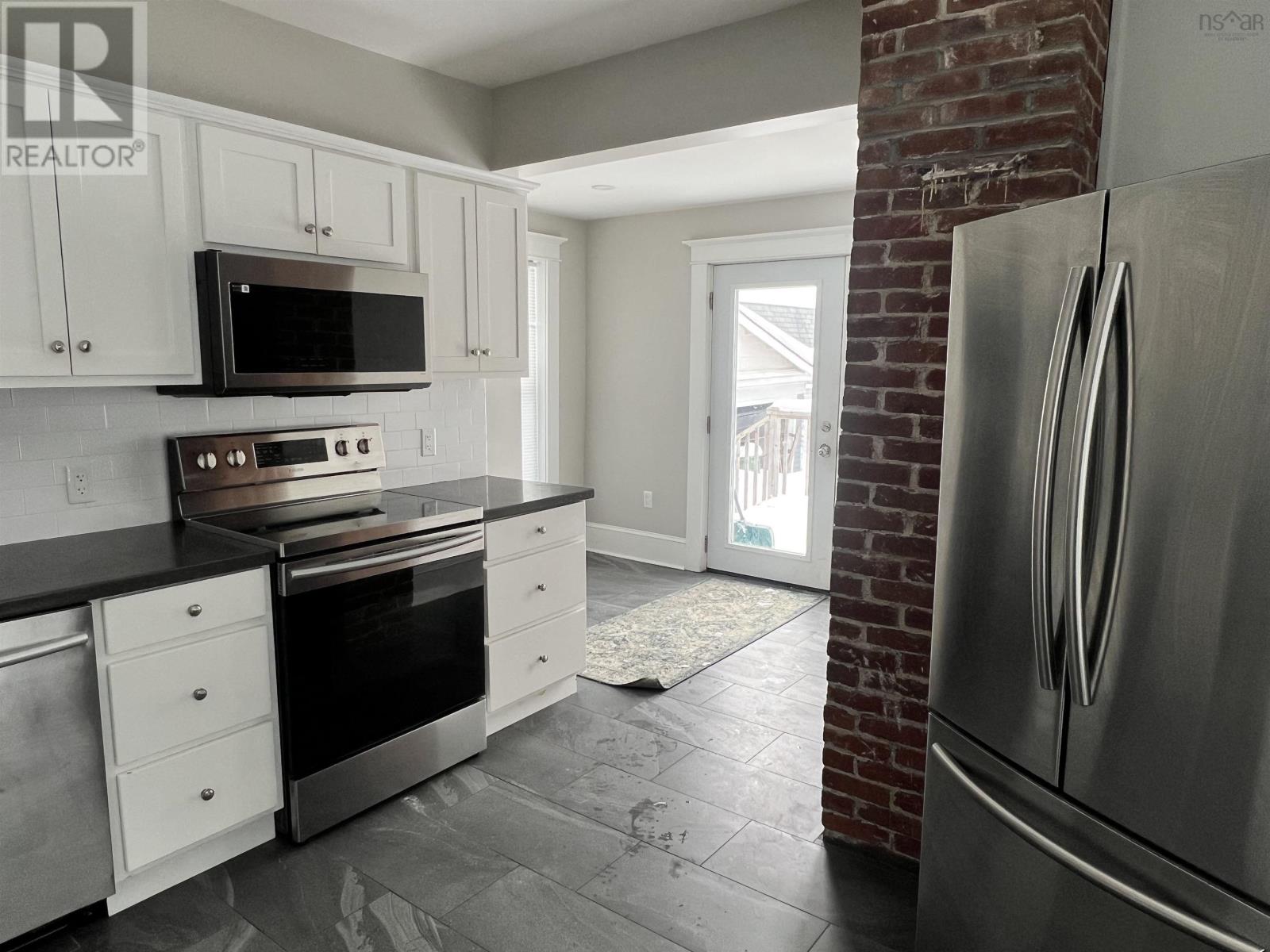 Property 15 of 45 of 18 Claremont Avenue