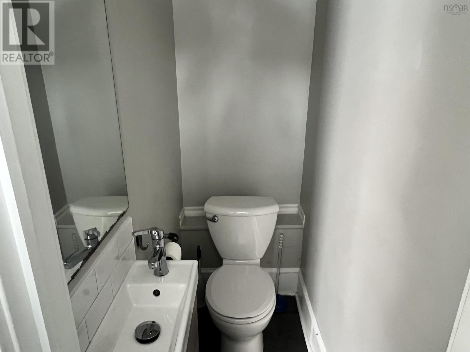 Property 12 of 45 of 18 Claremont Avenue