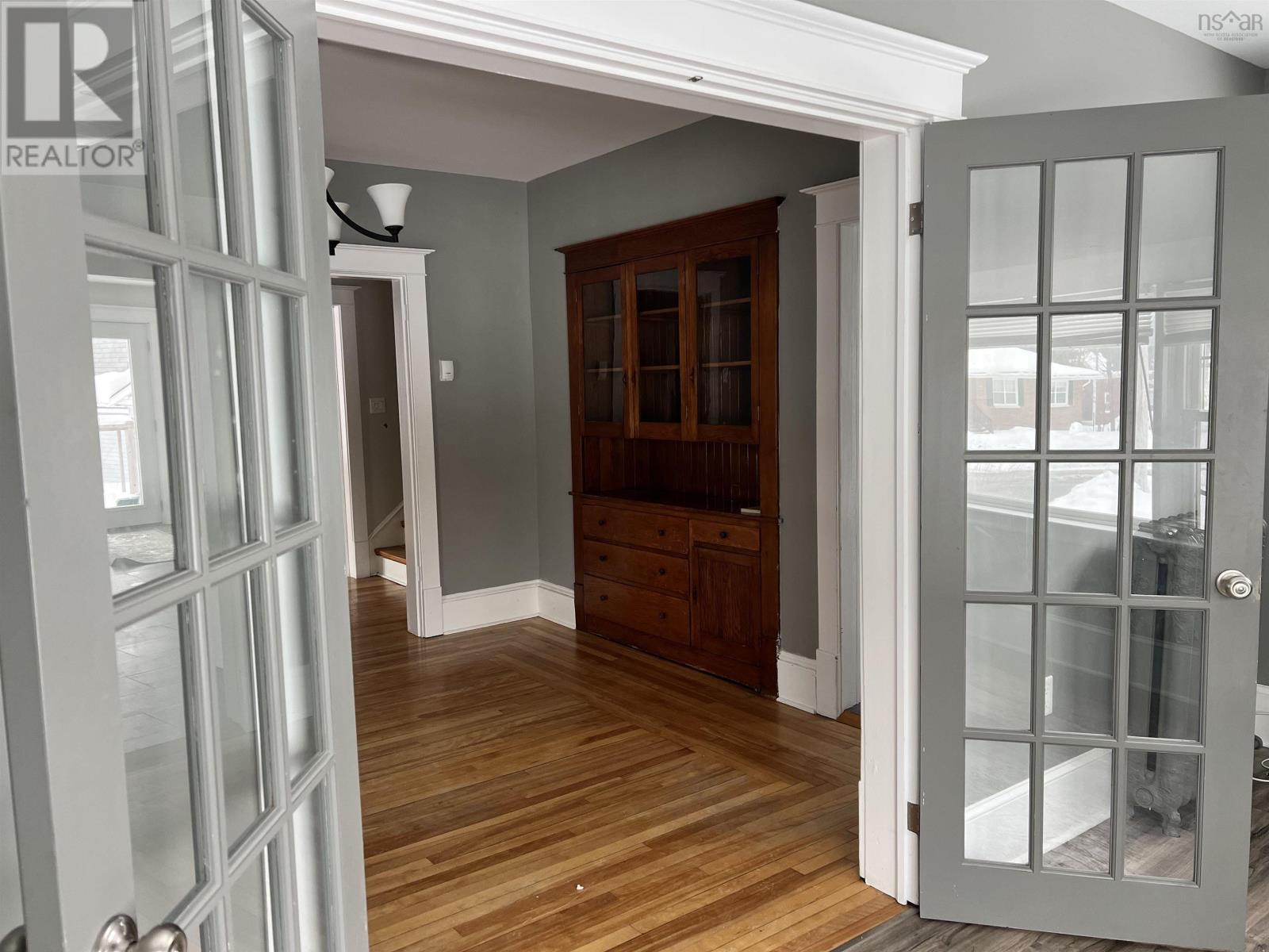 Property 22 of 45 of 18 Claremont Avenue