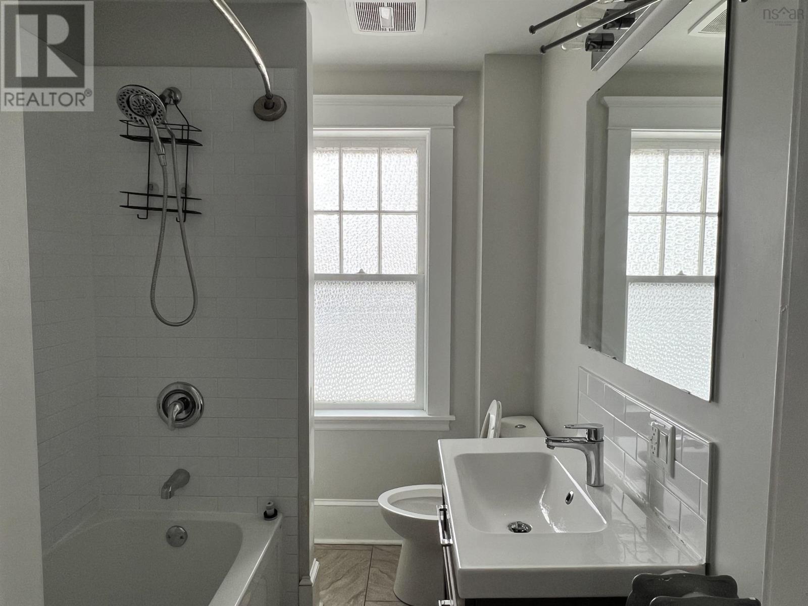 Property 34 of 45 of 18 Claremont Avenue