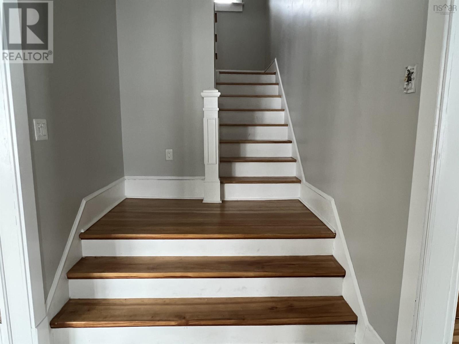 Property 32 of 45 of 18 Claremont Avenue