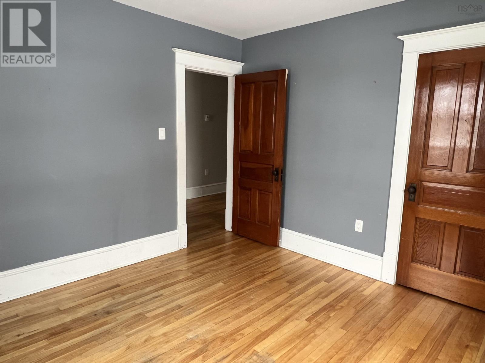 Property 43 of 45 of 18 Claremont Avenue