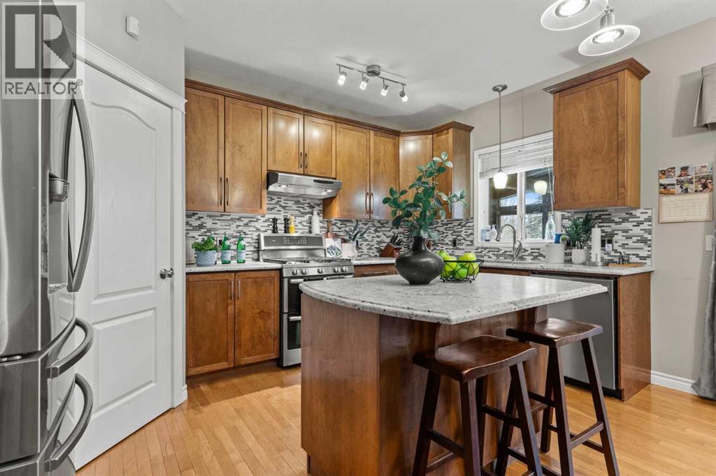 151 Willowbrook Drive NW - Photo 5 of 37, Airdrie, Alberta